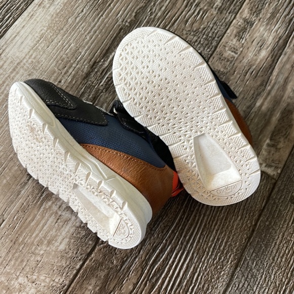 OshKosh B'Gosh Unisex-Child Bowie Sneaker, 5M - Picture 8 of 9